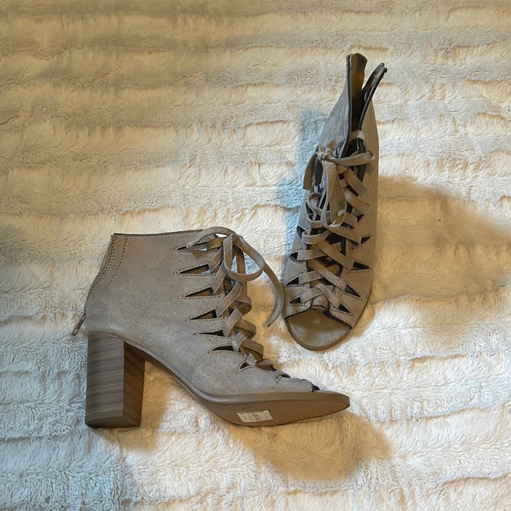 Like new lace up heels from the buckle